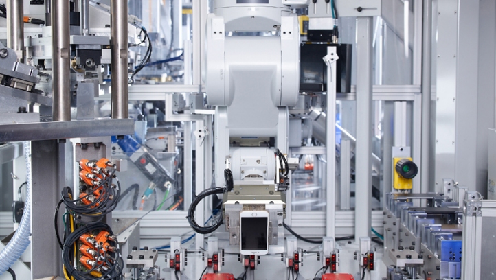 Apple's Daisy recycling robot is capable of disassembling 200 iPhones per hour
